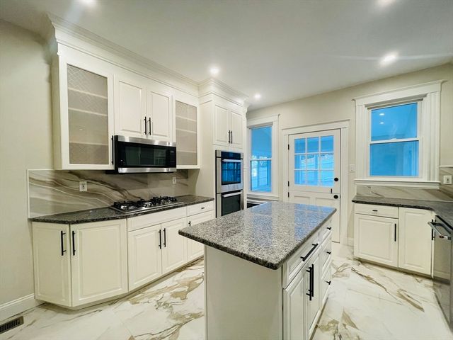 28 Wolcott Rd, Brookline, MA 02467