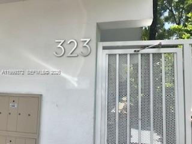 323 Washington Ave 4, Miami Beach, FL 33139