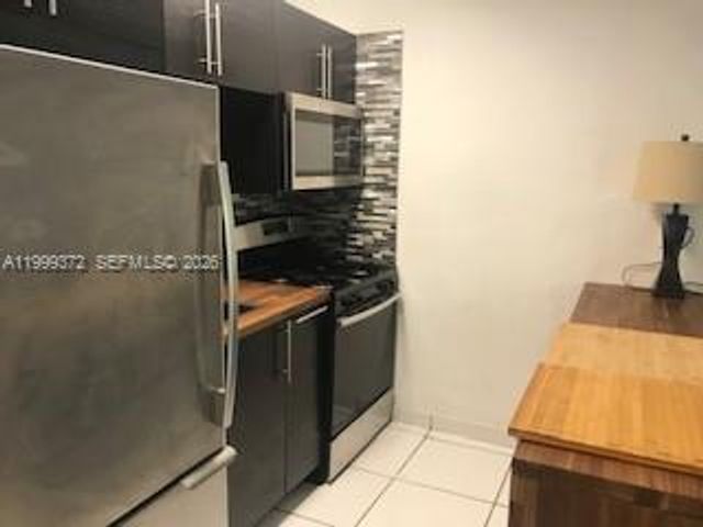 323 Washington Ave 4, Miami Beach, FL 33139