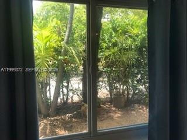 323 Washington Ave 4, Miami Beach, FL 33139