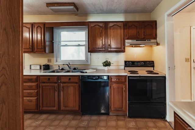 2541 Malibu Drive, Evansville, IN 47725
