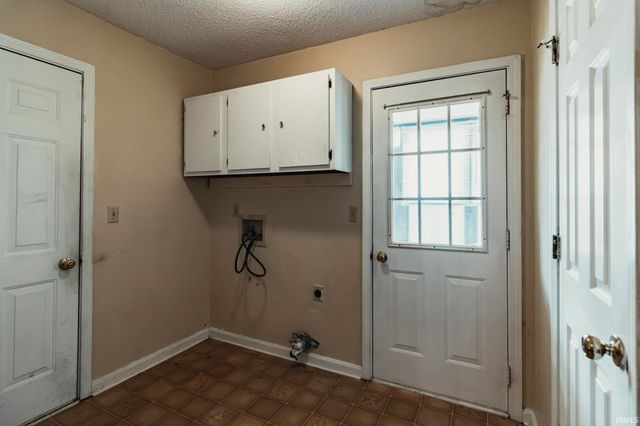 2541 Malibu Drive, Evansville, IN 47725