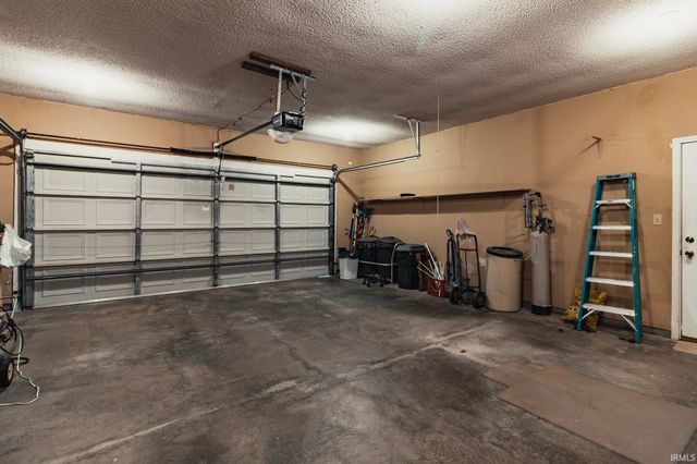 2541 Malibu Drive, Evansville, IN 47725