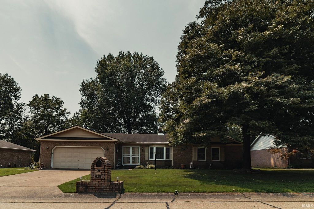 2541 Malibu Drive, Evansville, IN 47725