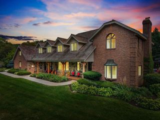 9101 W Hawthorne LANE, Franklin, WI 53132