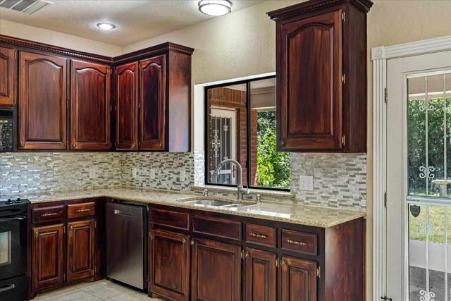 2401 NW 68th St, Lawton, OK 73505