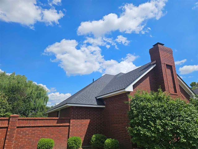 2401 NW 68th St, Lawton, OK 73505