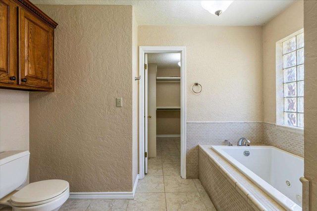 2401 NW 68th St, Lawton, OK 73505