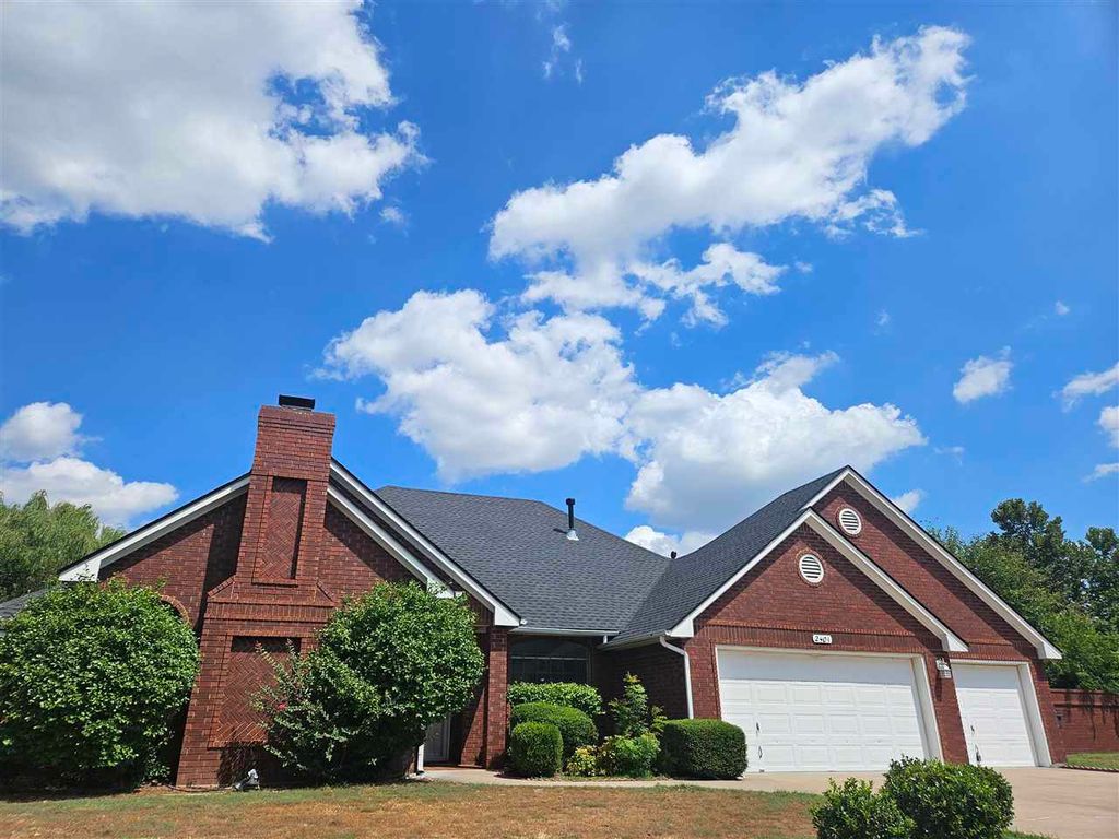 2401 NW 68th St, Lawton, OK 73505