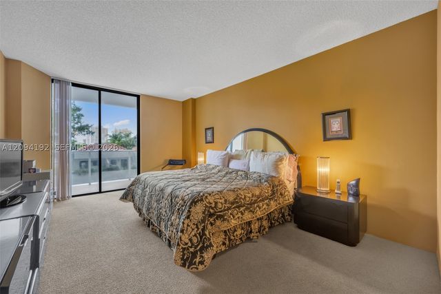 20281 E Country Club Dr 305, Aventura, FL 33180