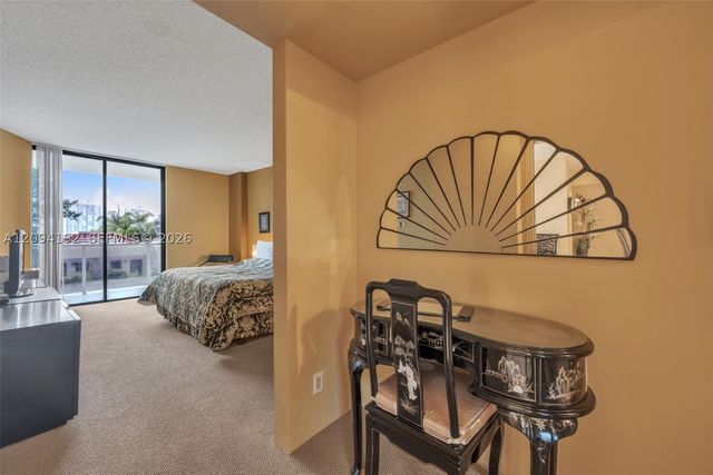 20281 E Country Club Dr 305, Aventura, FL 33180