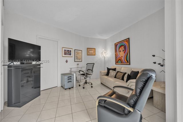20281 E Country Club Dr 305, Aventura, FL 33180