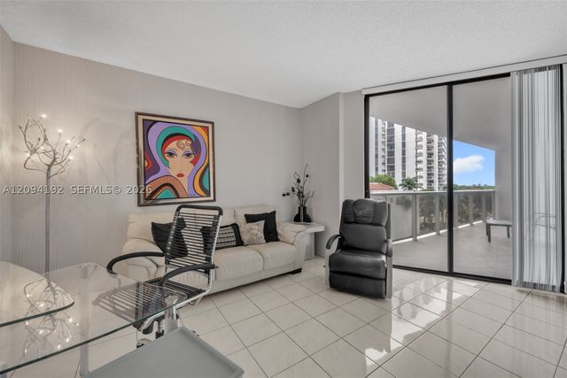 20281 E Country Club Dr 305, Aventura, FL 33180