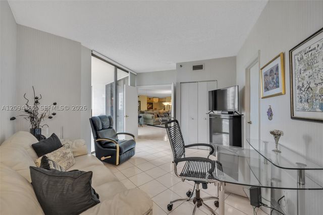 20281 E Country Club Dr 305, Aventura, FL 33180