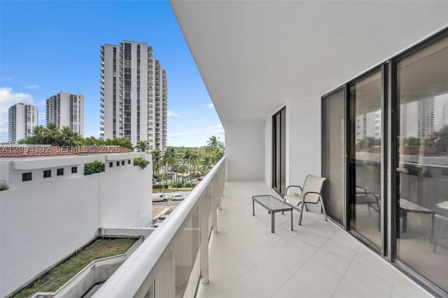20281 E Country Club Dr 305, Aventura, FL 33180