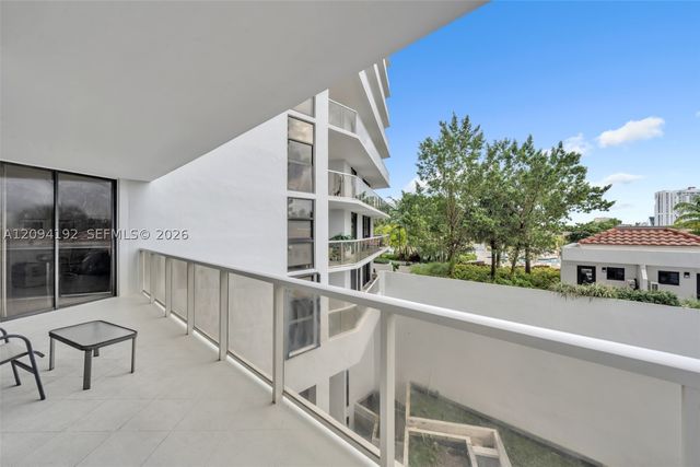 20281 E Country Club Dr 305, Aventura, FL 33180