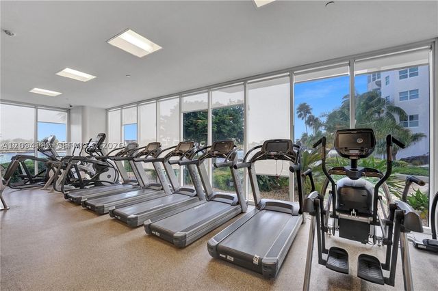 20281 E Country Club Dr 305, Aventura, FL 33180