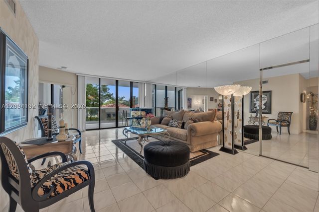 20281 E Country Club Dr 305, Aventura, FL 33180