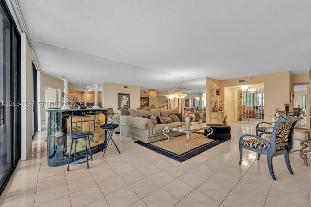 20281 E Country Club Dr 305, Aventura, FL 33180