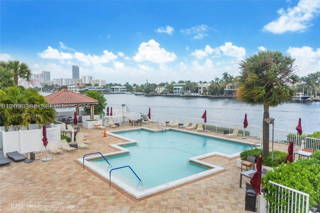 20281 E Country Club Dr 305, Aventura, FL 33180