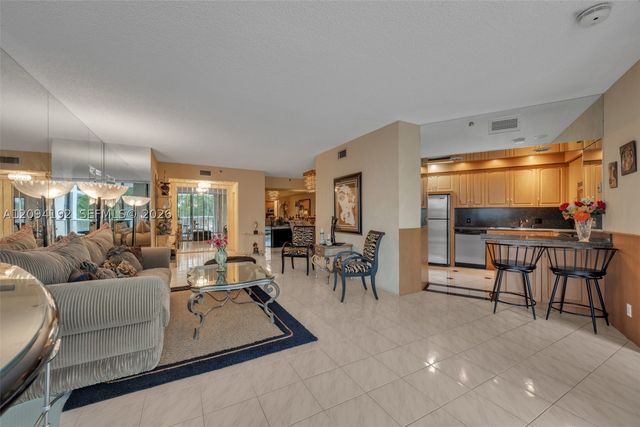 20281 E Country Club Dr 305, Aventura, FL 33180