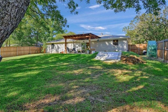 2000 Brenda Avenue, Denison, TX 75020