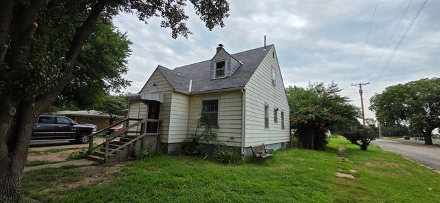 1811 Pine St, Harper, KS 67058