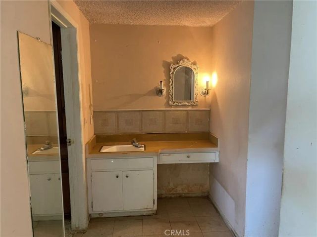 22235 Parthenia Street, Canoga Park, CA 91304