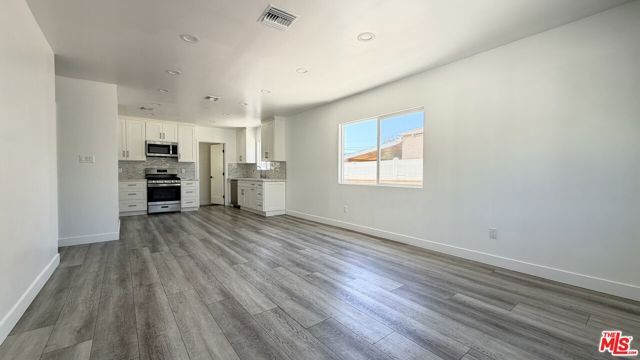 10554 Lanark Street, Los Angeles, CA 91352