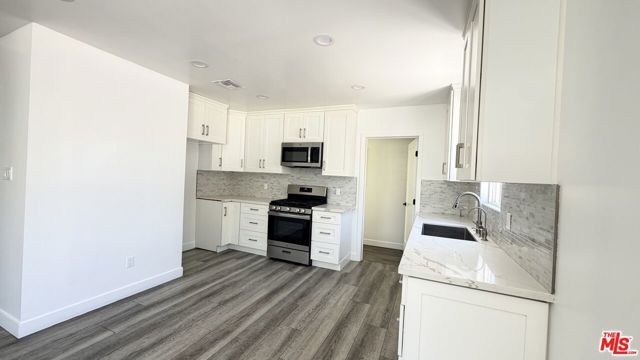10554 Lanark Street, Los Angeles, CA 91352