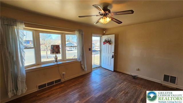 301 Tobias Drive, Hellertown Boro, PA 18055