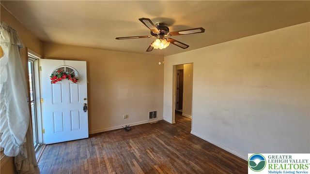 301 Tobias Drive, Hellertown Boro, PA 18055