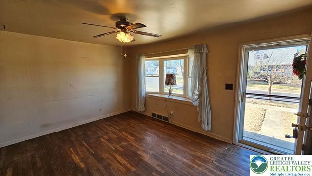 301 Tobias Drive, Hellertown Boro, PA 18055