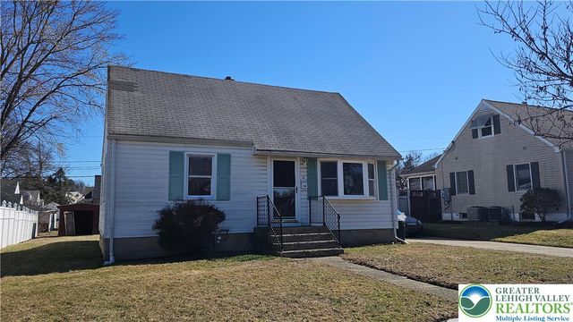 301 Tobias Drive, Hellertown Boro, PA 18055