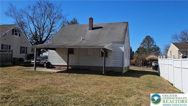 301 Tobias Drive, Hellertown Boro, PA 18055