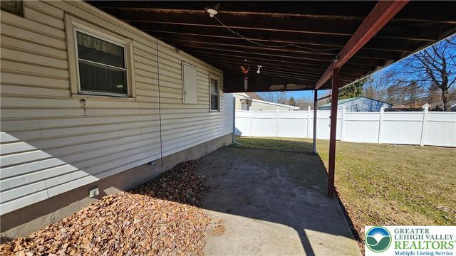 301 Tobias Drive, Hellertown Boro, PA 18055