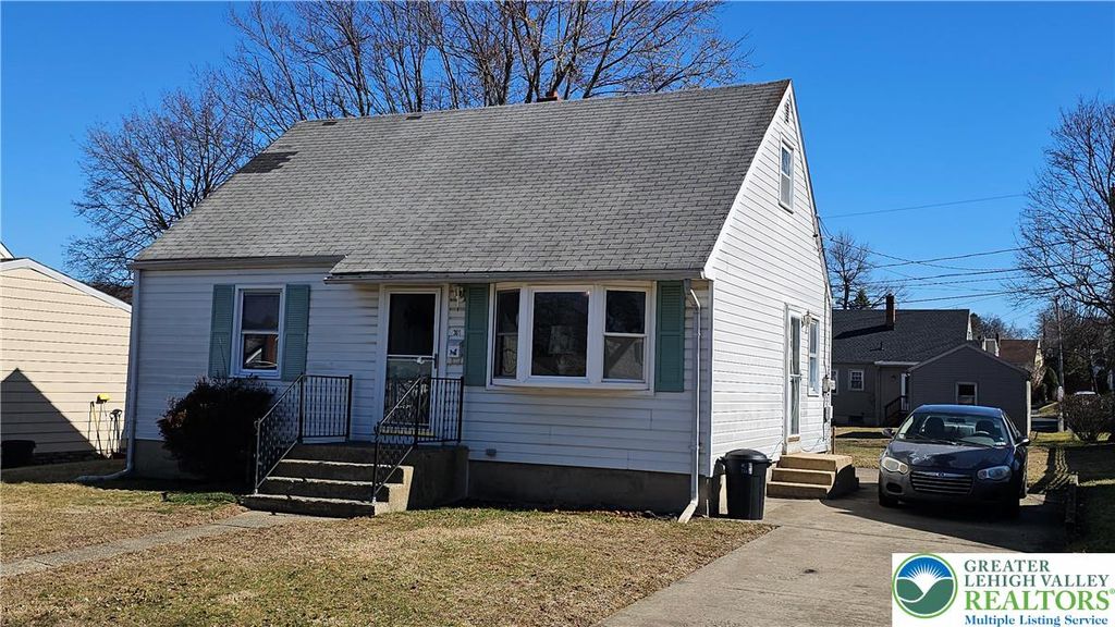 301 Tobias Drive, Hellertown Boro, PA 18055