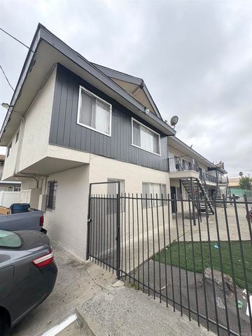 3877 Menlo Avenue, San Diego, CA 92105