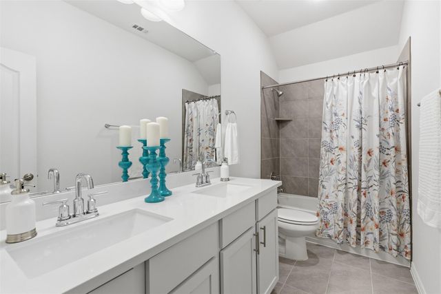 316 Clearlake DR, Hutto, TX 78634