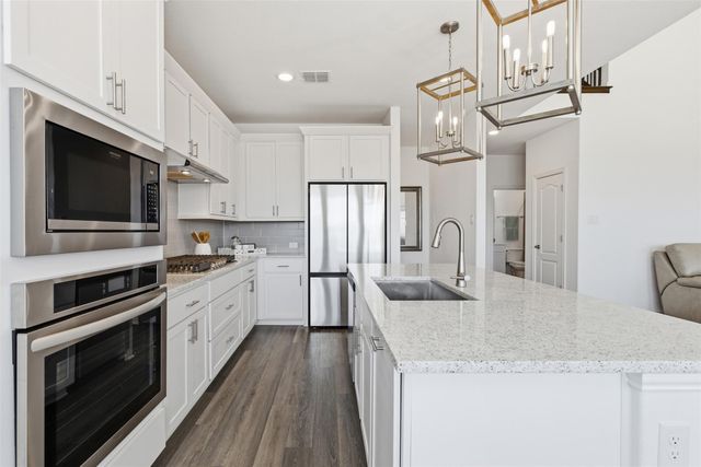 316 Clearlake DR, Hutto, TX 78634