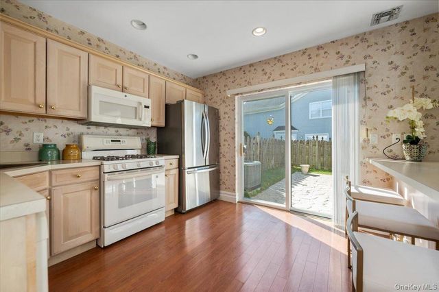 6 Robert Lane, Middle Island, NY 11953
