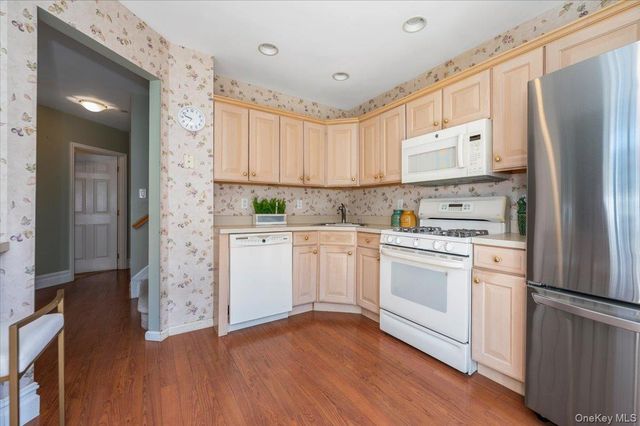 6 Robert Lane, Middle Island, NY 11953