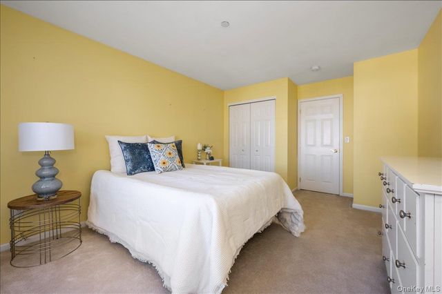 6 Robert Lane, Middle Island, NY 11953