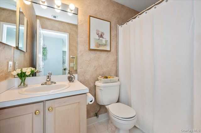 6 Robert Lane, Middle Island, NY 11953