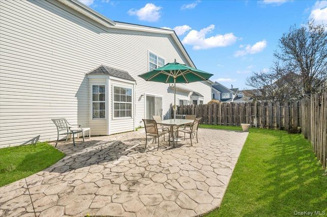 6 Robert Lane, Middle Island, NY 11953