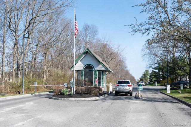 6 Robert Lane, Middle Island, NY 11953