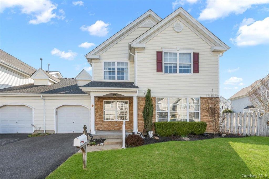 6 Robert Lane, Middle Island, NY 11953