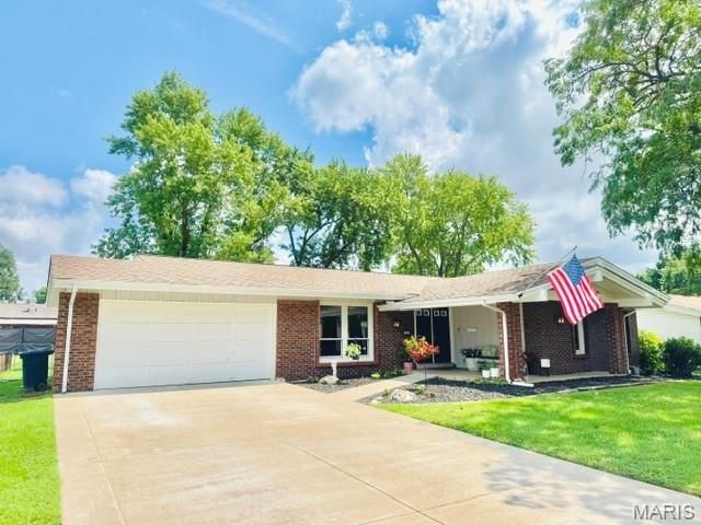 741 Lamplight Lane, Hazelwood, MO 63042