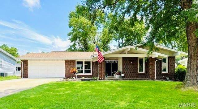 741 Lamplight Lane, Hazelwood, MO 63042