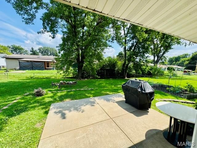 741 Lamplight Lane, Hazelwood, MO 63042